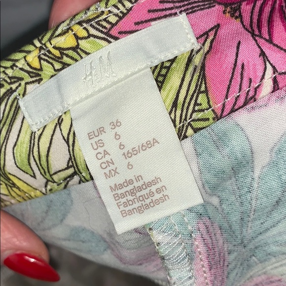 Flower type shorts - Picture 2 of 2